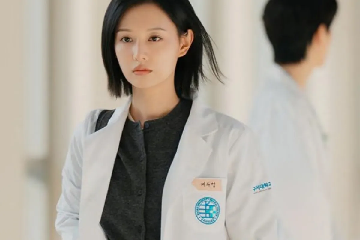 Faits Intéressants sur Kim Ji-Won, Qui Incarne une Chirurgienne Hors Pair dans le Thriller Médical « Doctor X : Mafia In White »